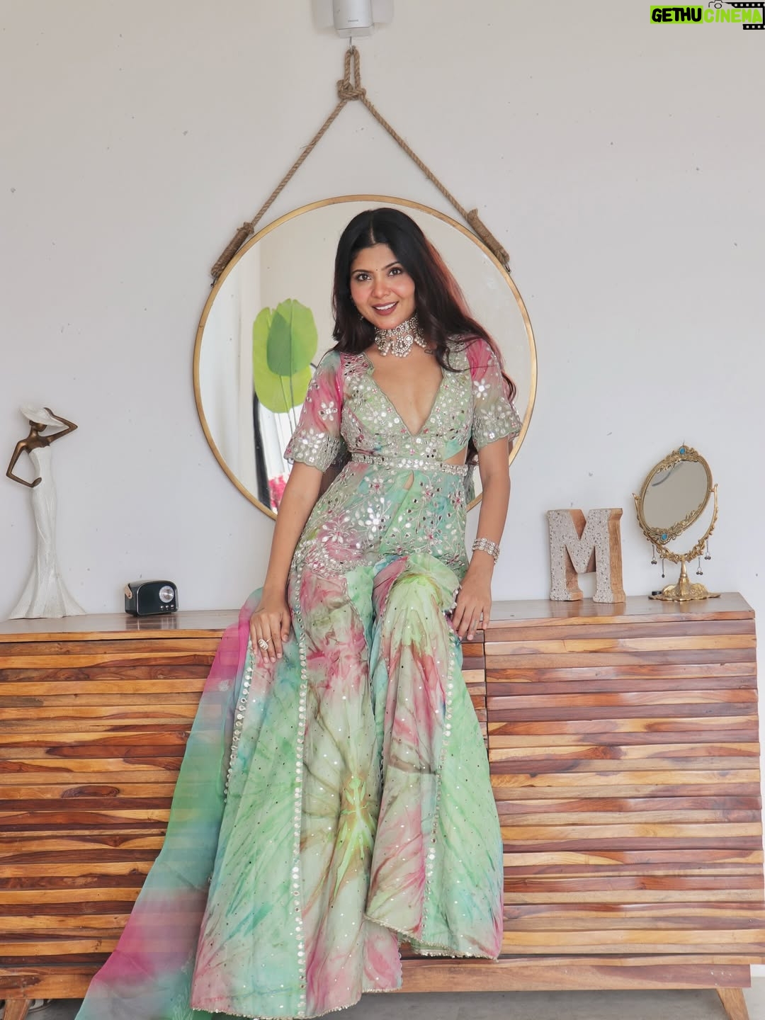 Niharika Jain - 22.1K Likes - Favourite time of the year is here! Are you ready for the OG #TyohaarAayeHain series? 🥹❤️

Outfit - @labelasthachhabra (sourced via @verve.communications )
Jewelry - @chinar_jewels 

#niharikajain #festive #festivefashion