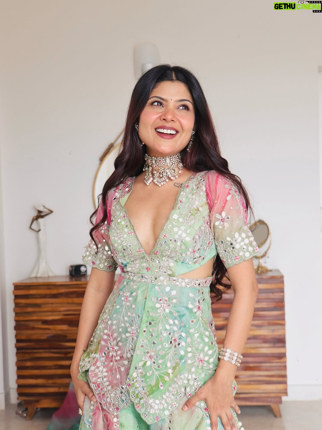 Niharika Jain - 22.1K Likes - Favourite time of the year is here! Are you ready for the OG #TyohaarAayeHain series? 🥹❤️

Outfit - @labelasthachhabra (sourced via @verve.communications )
Jewelry - @chinar_jewels 

#niharikajain #festive #festivefashion