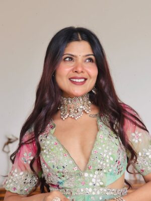 Niharika Jain Instagram - Favourite time of the year is here! Are you ready for the OG #TyohaarAayeHain series? 🥹❤️
Outfit - @labelasthachhabra (sourced via @verve.communications )
Jewelry - @chinar_jewels
#niharikajain #festive #festivefashion