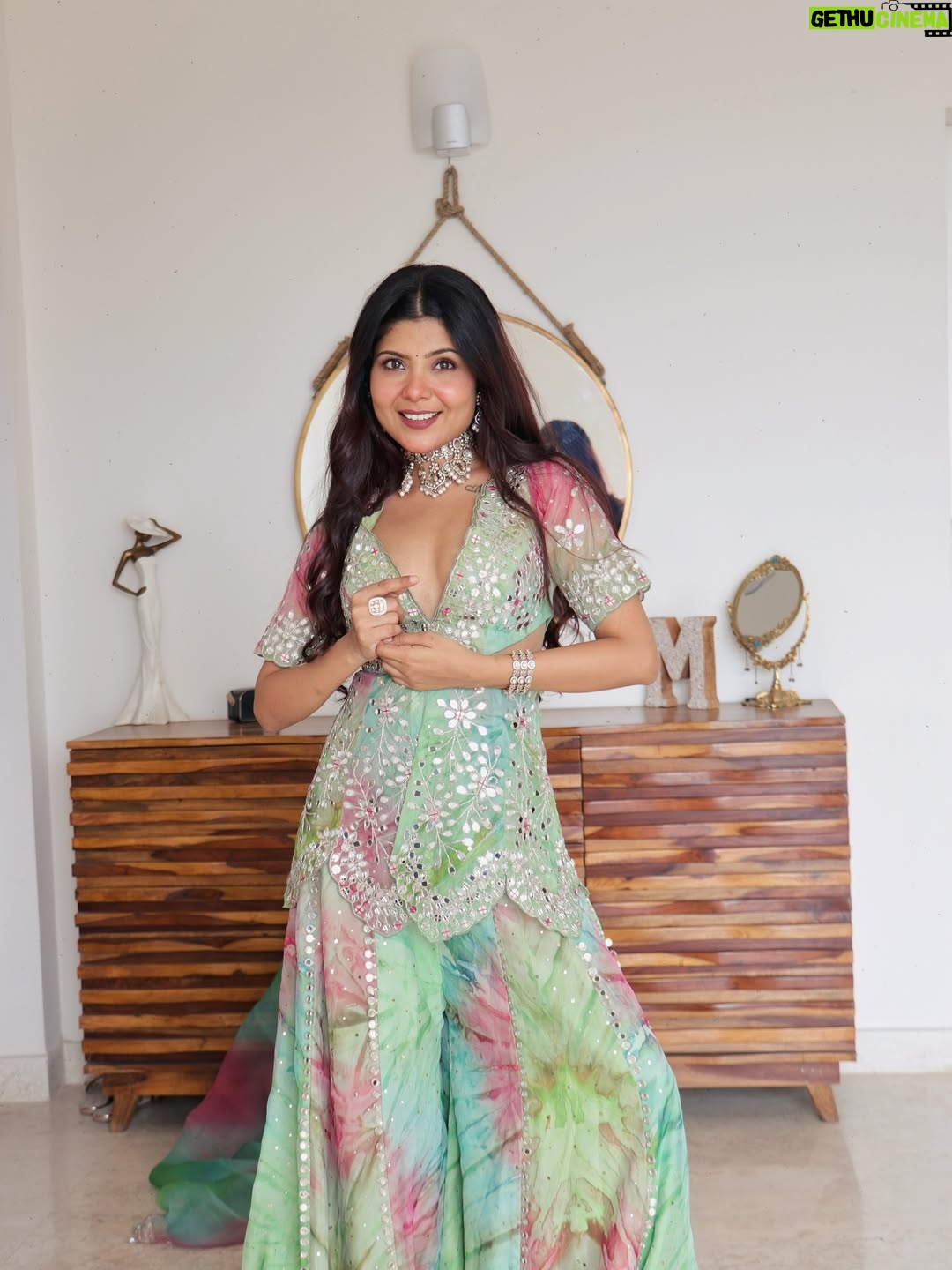 Niharika Jain - 22.1K Likes - Favourite time of the year is here! Are you ready for the OG #TyohaarAayeHain series? 🥹❤️

Outfit - @labelasthachhabra (sourced via @verve.communications )
Jewelry - @chinar_jewels 

#niharikajain #festive #festivefashion