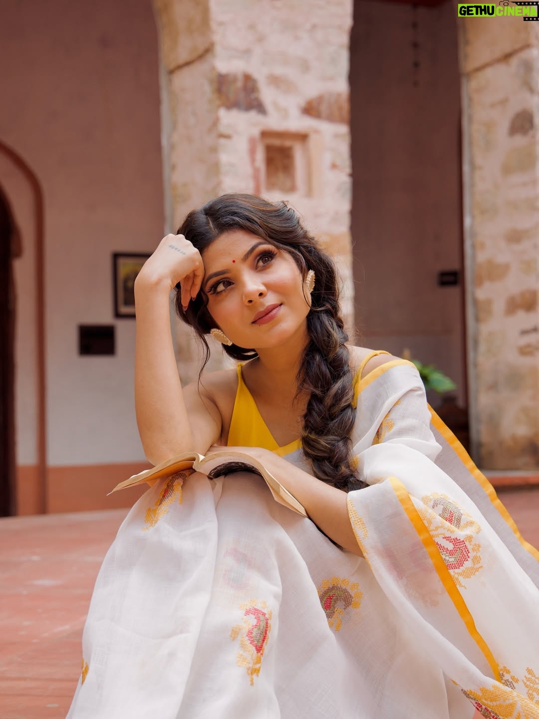 Niharika Jain - 21.6K Likes - Just say one word 🥹❤️

📍 @rambiharipalace 

#niharikajain
