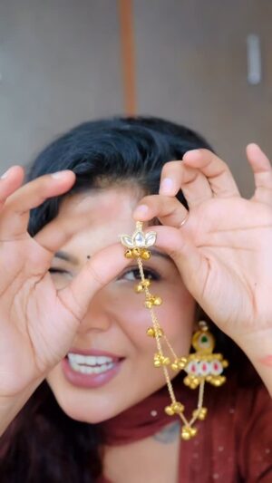 Niharika Jain Instagram - Kashmiri jhumkas = timeless charm with a twist of trend! ✨
Earrings from @shopdumroo
From chaand motifs to ghungroo magic — these 4 handpicked Dumroo pieces are all things royal, rooted, and reel-worthy! 😍
Which one’s your fave? Tell me in the comments 💬👇
#KashmiriJhumkas #IndianJewelry #DumrooEdit #StatementEarrings #EthnicFashion #TraditionalWithATwist #JewelryLover #DesiLook #HandcraftedJewelry #TrendingJewelry #ReelFashion #DesiVibes #FusionWear #BohoDesi #JhumkaLove #VocalForLocal #MadeInIndia #ReelWaliLook #JewelryTrend2025 #DumrooDiaries #niharikajain