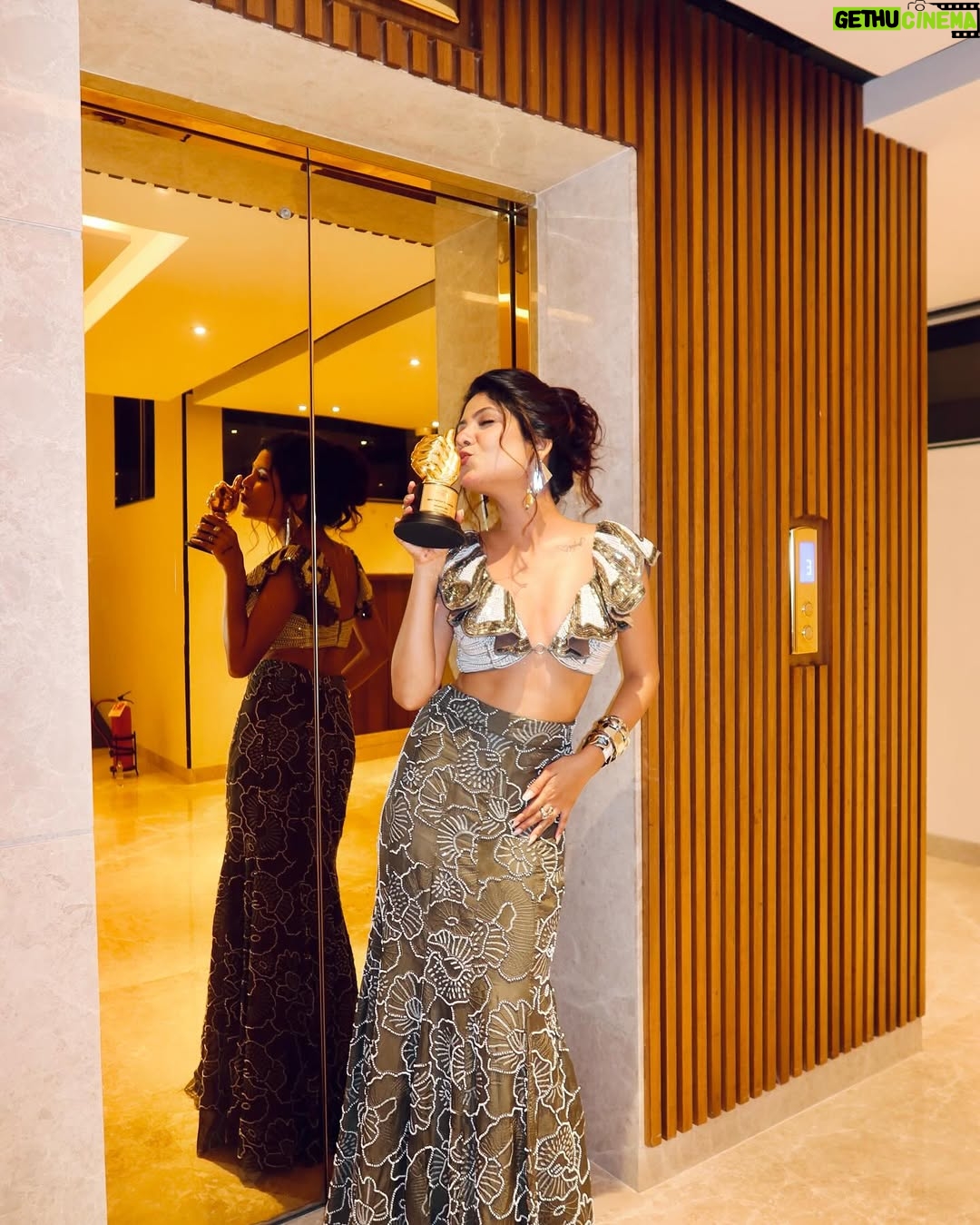 Niharika Jain - 36.9K Likes - Our first ever award 🥹❤️

Some moments feel straight out of a dream, and this is definitely one of them! ✨

Honored to receive the Best Fashion Influencer – Jury Choice at the Impact Digital Influencers Awards by @exchange4media ! A massive thank you to the jury for this recognition, it truly means the world.

To my amazing team at @chtrbox.represent @chtrbox , you’ve been my rock, my biggest cheerleaders, and my constant support. Thank you for believing in me every step of the way!

And to YOU, my incredible audience, my #NiKaParivar , this journey wouldn’t be the same without your love, encouragement, and faith in me. From the bottom of my heart, thank you for being part of this ride.

Here’s to more dreams, more hard work, and more magic! ✨♥️ #Grateful #ImpactDigitalInfluencersAwards 

My outfit from - @the_adhya_designer 

@karanpheri @the_dusky_girl__ @milonimapara @kritikathreen @shlaghagupta 

#niharikajain