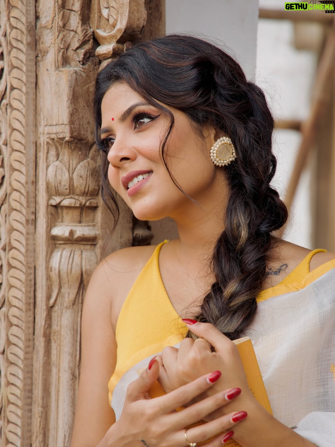 Niharika Jain - 21.6K Likes - Just say one word 🥹❤️

📍 @rambiharipalace 

#niharikajain