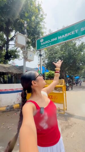 Niharika Jain Instagram - Are you from Delhi? 🙈
Ep 02 of #BudgetSirf2000hai”
Who needs Zara when Sarojini’s got your back 🛍️?
From chic tops to street-style steals – all under budget and full of vibes ✨💸
#SarojiniNagar #SarojiniHaul #DelhiShopping #StreetStyleOnABudget #SarojiniNagarMarket #niharikajain #streetshopping #delhimarket #ShoppingHaul #BudgetShopping #StreetStyleIndia