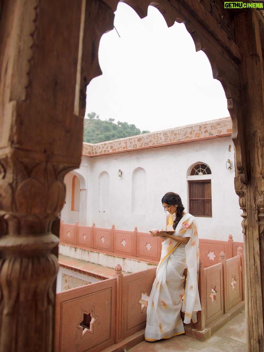 Niharika Jain - 21.6K Likes - Just say one word 🥹❤️

📍 @rambiharipalace 

#niharikajain