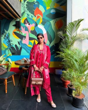 Nikhat Zareen Instagram - In a world full of daisies, be a laal GULAAB.🌹