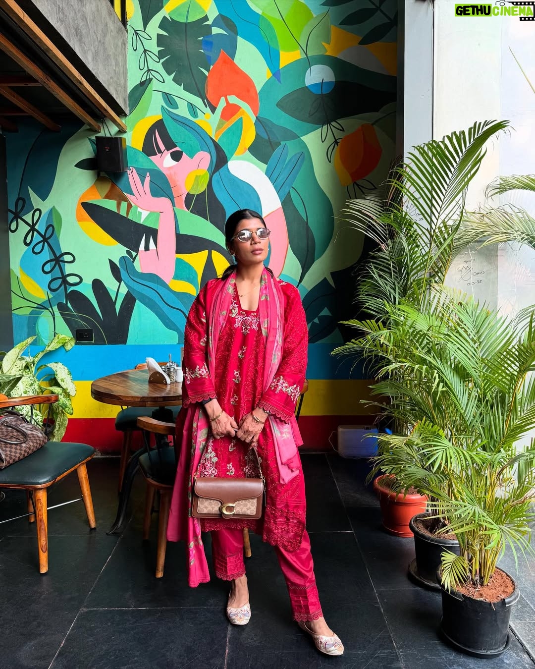 Nikhat Zareen - 12.2K Likes - In a world full of daisies, be a laal GULAAB.🌹