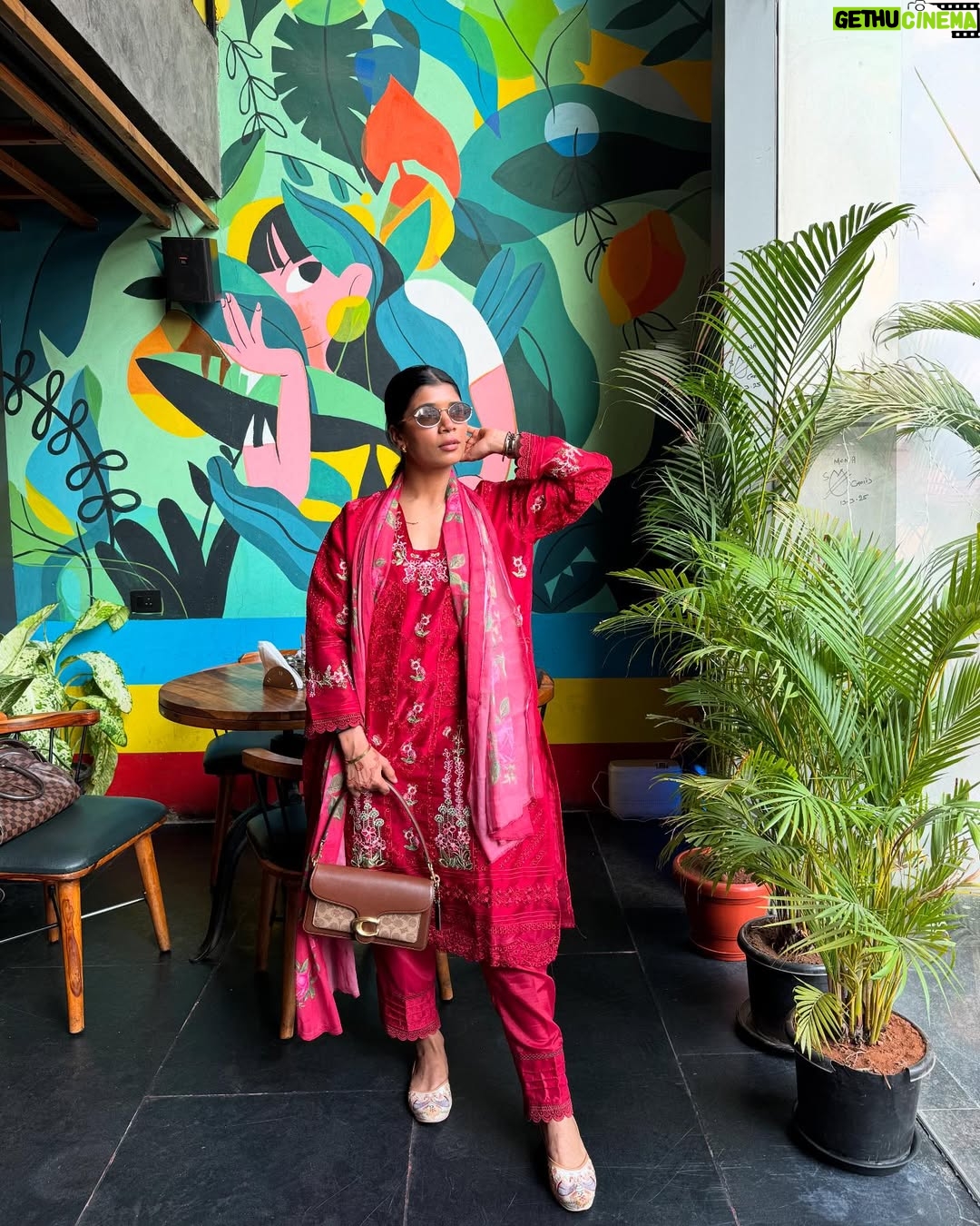 Nikhat Zareen - 12.2K Likes - In a world full of daisies, be a laal GULAAB.🌹