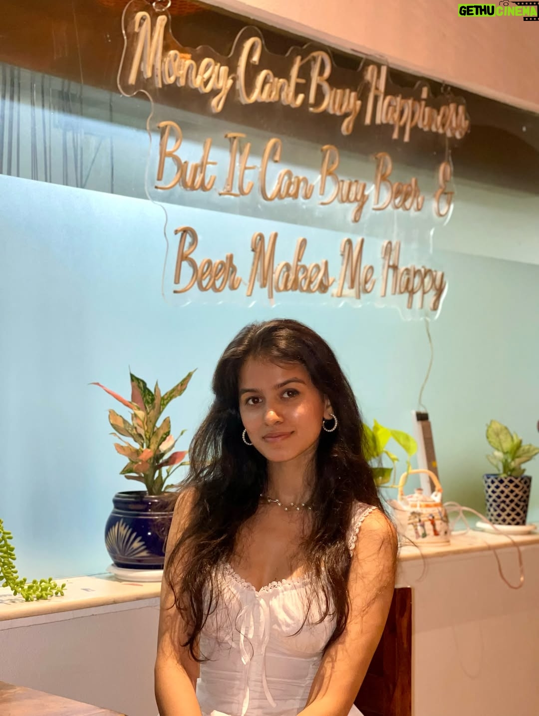 Niki Lalwani - 17.5K Likes - 🤍🦢
#nikilalwani #photo #ootd #explore #fashionblogger #picoftheday