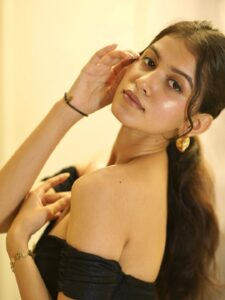 Actress Niki Lalwani HD Photos and Wallpapers August 2025