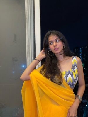 Niki Lalwani Instagram - Banke titli dil uda💛
.
#nikilalwani #photo #ootd #explore #fashionblogger #picoftheday