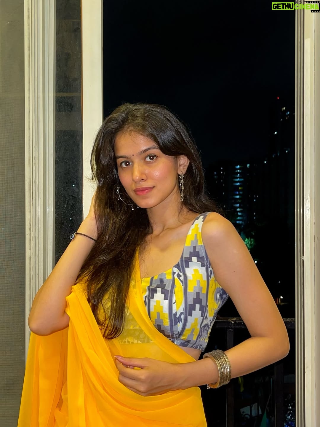Niki Lalwani - 23.5K Likes - Banke titli dil uda💛
.
#nikilalwani #photo #ootd #explore #fashionblogger #picoftheday
