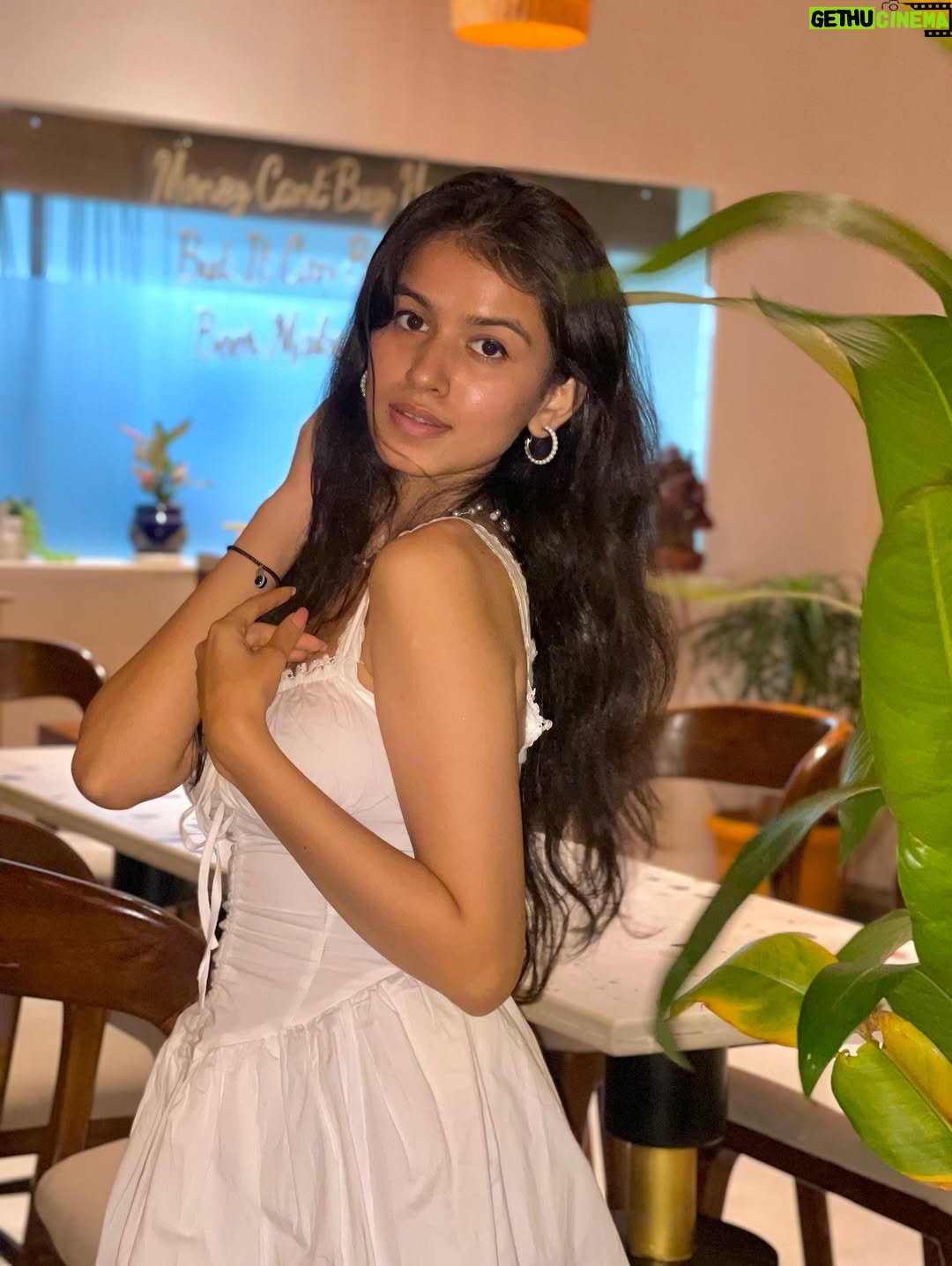 Niki Lalwani - 29.9K Likes - Hey🤍
.
Outfit- @quicq.co 
.
@trutalent.management @cafeaetos
.
#nikilalwani #photo #ootd #explore #photoofday #fashionblogger