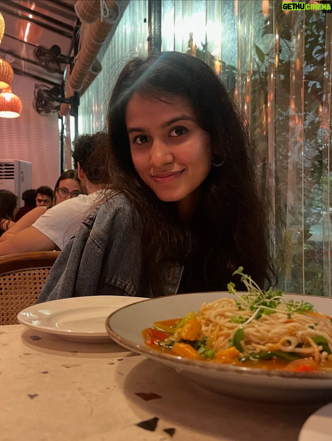 Niki Lalwani - 17.5K Likes - 🤍🦢
#nikilalwani #photo #ootd #explore #fashionblogger #picoftheday