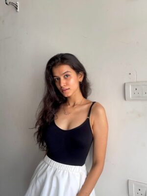 Niki Lalwani Instagram - 🖤
#nikilalwani #photo #ootd #explore #fashionblogger #picoftheday