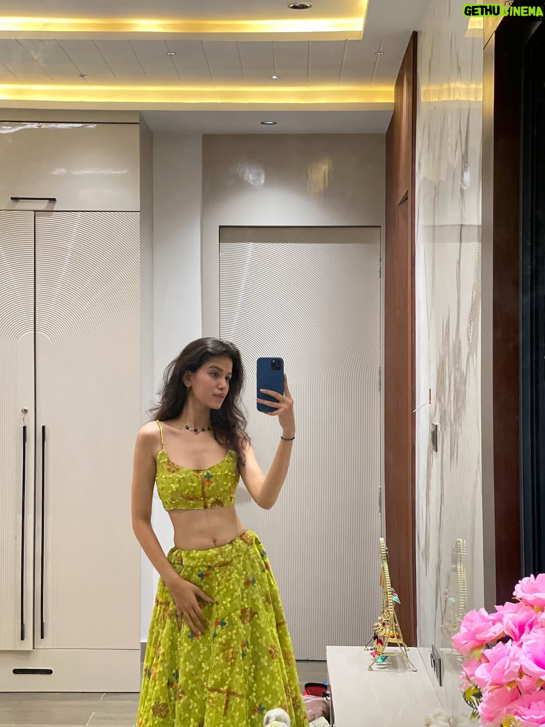 Niki Lalwani - 22K Likes - Twirl-worthy moments ✨
.
Wearing - @chunnat.in 
.
.
#nikilalwani #photo #ootd #explore #fashionblogger #picoftheday