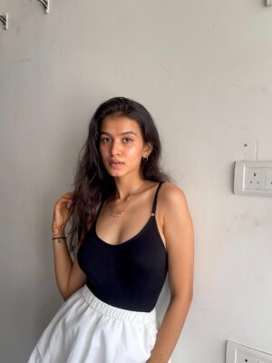 Niki Lalwani Instagram - 🖤
#nikilalwani #photo #ootd #explore #fashionblogger #picoftheday