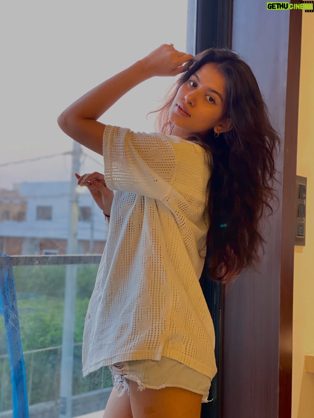 Niki Lalwani - 18.6K Likes - You do you🤍
.
#nikilalwani #photo #ootd #explore #fashionblogger