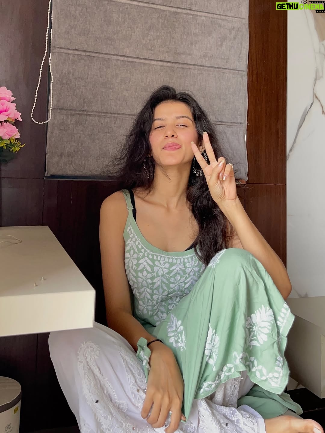 Niki Lalwani - 20K Likes - Vo noor ka jharna h❤️
.
#nikilalwani #photo #ootd #explore #fashionblogger
