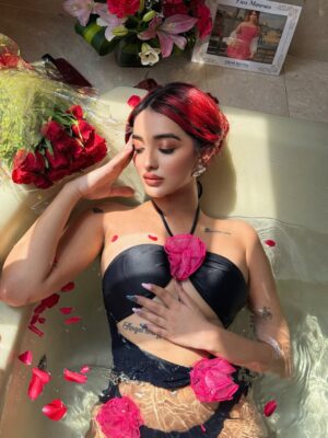 Nikita Bhamidipati Instagram - 𝒮𝓉𝒶𝓎𝒸𝒶𝓉𝒾𝑜𝓃, 𝒷𝓊𝓉 𝓂𝒶𝓀𝑒 𝒾𝓉 𝒸𝓇𝒾𝓂𝓈𝑜𝓃 🪞🥀 @eroshotelnewdelhi