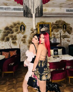 Nikita Bhamidipati Instagram - 𝐵𝑒𝓈𝓉𝒾𝑒 𝑔𝑜𝒶𝓁𝓈? 𝒩𝒶𝒽, 𝓌𝑒’𝓇𝑒 𝓉𝒽𝑒 𝒷𝓁𝓊𝑒𝓅𝓇𝒾𝓃𝓉 ✨
#fyp #explore #besties #fypage