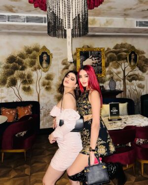 Nikita Bhamidipati Instagram - 𝐵𝑒𝓈𝓉𝒾𝑒 𝑔𝑜𝒶𝓁𝓈? 𝒩𝒶𝒽, 𝓌𝑒’𝓇𝑒 𝓉𝒽𝑒 𝒷𝓁𝓊𝑒𝓅𝓇𝒾𝓃𝓉 ✨
#fyp #explore #besties #fypage