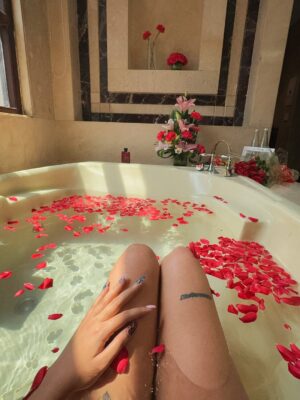 Nikita Bhamidipati Instagram - 𝒮𝓉𝒶𝓎𝒸𝒶𝓉𝒾𝑜𝓃, 𝒷𝓊𝓉 𝓂𝒶𝓀𝑒 𝒾𝓉 𝒸𝓇𝒾𝓂𝓈𝑜𝓃 🪞🥀 @eroshotelnewdelhi