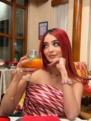 Nikita Bhamidipati Instagram - 𝒮𝓉𝒶𝓎𝒸𝒶𝓉𝒾𝑜𝓃, 𝒷𝓊𝓉 𝓂𝒶𝓀𝑒 𝒾𝓉 𝒸𝓇𝒾𝓂𝓈𝑜𝓃 🪞🥀 @eroshotelnewdelhi