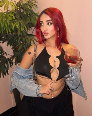 Nikita Bhamidipati Instagram - 𝓢𝓸𝓻𝓻𝔂 𝓯𝓸𝓻 𝓪𝓵𝔀𝓪𝔂𝓼 𝓫𝓮𝓲𝓷𝓰 𝓯𝓾𝓷𝓷𝔂, 𝓹𝓻𝓮𝓽𝓽𝔂 & 𝓻𝓲𝓰𝓱𝓽…𝓲𝓭𝓴 𝔀𝓱𝓪𝓽’𝓼 𝔀𝓻𝓸𝓷𝓰 𝔀𝓲𝓽𝓱 𝓶𝓮 𐙚⋆°。⋆♡