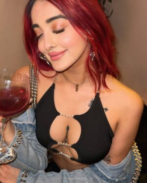 Nikita Bhamidipati Instagram - 𝓢𝓸𝓻𝓻𝔂 𝓯𝓸𝓻 𝓪𝓵𝔀𝓪𝔂𝓼 𝓫𝓮𝓲𝓷𝓰 𝓯𝓾𝓷𝓷𝔂, 𝓹𝓻𝓮𝓽𝓽𝔂 & 𝓻𝓲𝓰𝓱𝓽…𝓲𝓭𝓴 𝔀𝓱𝓪𝓽’𝓼 𝔀𝓻𝓸𝓷𝓰 𝔀𝓲𝓽𝓱 𝓶𝓮 𐙚⋆°。⋆♡