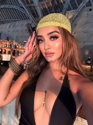 Nikita Bhamidipati Instagram - 𝓢𝓪𝓿𝓮𝓭 𝓽𝓱𝓲𝓼 𝓸𝓷𝓮 𝓯𝓸𝓻 𝔂𝓸𝓾 🐚🌺🌴💌🐢