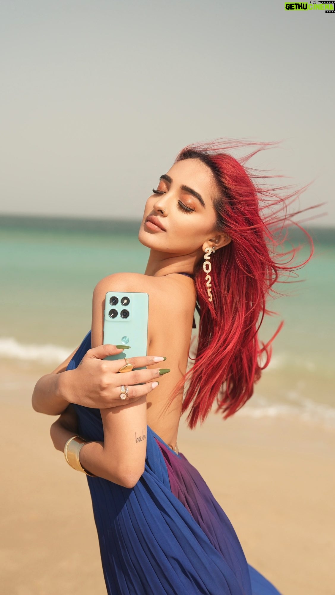 Nikita Bhamidipati - 77K Likes - Refined curves with perfection, timeless hues, and precision-crafted details and a perfect companion — the #MotorolaEdge60FUSION is where elegance meets AI innovation. With True Pantone-validated colour, a stunning 1.5K All-curved display, with World’s only True Colors Sony-LYT 7000C Camera with moto AI with top class durability with IP68 IP69 and MIL-810H certification. It’s not just a phone. It’s a statement. #EdgeOutOfTheOrdinary

Starting 8 256GB @Rs. 20,999* with offers. 
Sale starts 9th Apr on Flipkart!