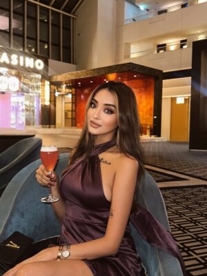 Nikita Bhamidipati Instagram - 𝒫𝒶𝓈 𝒻𝓇𝒶𝑔𝒾𝓁𝑒, 𝒿𝓊𝓈𝓉𝑒 𝒻𝒶𝓉𝒶𝓁𝑒. ༺🖤༻