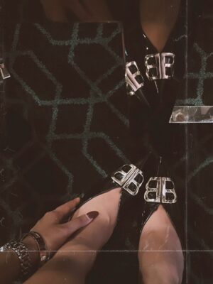 Nikita Bhamidipati Instagram - 𝒫𝒶𝓈 𝒻𝓇𝒶𝑔𝒾𝓁𝑒, 𝒿𝓊𝓈𝓉𝑒 𝒻𝒶𝓉𝒶𝓁𝑒. ༺🖤༻