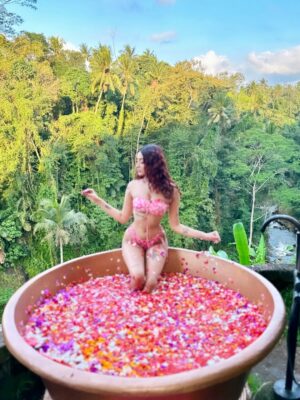 Nikita Bhamidipati Instagram - 𝐼𝒻 𝐼 𝒸𝒶𝓃’𝓉 𝒹𝓇𝑜𝓌𝓃 𝒾𝓃 𝓎𝑜𝓊,
𝐼 𝓌𝑜𝓃’𝓉 𝒹𝒾𝓅 𝓂𝓎 𝓉𝑜𝑒𝓈 𝒶𝓉 𝒶𝓁𝓁.
𝑀𝓎 𝒽𝑒𝒶𝓇𝓉 𝑜𝓃𝓁𝓎 𝓀𝓃𝑜𝓌𝓈 𝒻𝑜𝓇𝑒𝓋𝑒𝓇 𝑜𝓇 𝓃𝑜𝓉𝒽𝒾𝓃𝑔.
𝒲𝒾𝓉𝒽 𝒶𝓁𝓁 𝓂𝓎 𝒽𝑒𝒶𝓇𝓉,
𝒩𝒾𝓀𝒾𝓉𝒶 ᥫ᭡
#𝓣𝓮𝓶𝓹𝓸𝓻𝓪𝓻𝔂