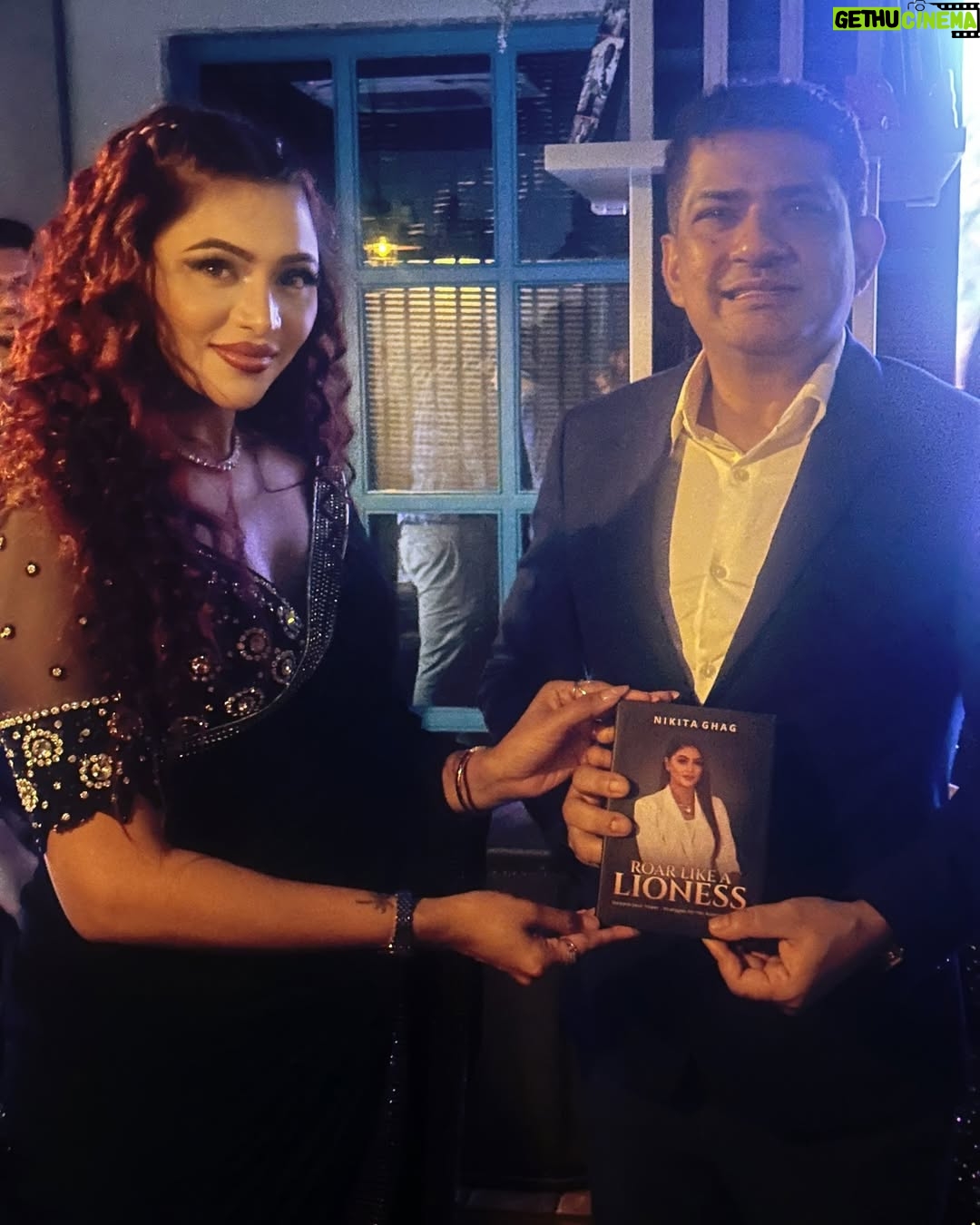 Nikita Ghag - 3 Likes - An absolute honor to meet IPS Yashasvi Yadav Sir ✨
Truly grateful for this wonderful moment while sharing my book Roar Like a Lioness. 🦁📖

#RoarLikeALioness #BookJourney #Inspiration #NikitaGhag #IPS #YashasviYadav #Leadership #AuthorLife #Gratitude #Motivation #PowerfulEncounters #Respect