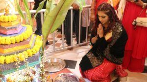Nikita Ghag Instagram - 🙏✨ Blessed to seek Bappa’s divine darshan at Andhericha Raja.
Grateful for this spiritual moment filled with peace, positivity, and blessings. 🌸🌺
May Lord Ganesha shower his grace on everyone. 💫❤️
#AndherichaRaja #GanpatiBappaMorya #GaneshUtsav2025 #BlessedDarshan #SpiritualJourney #GanpatiFestival #MumbaiGanpati #FestiveVibes #BappaMorya #positivevibesonly2025