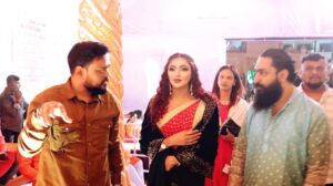 Nikita Ghag Instagram - ✨ A night filled with devotion, grace & celebration at Andheri Cha Raja 🙏🌸
The divine vibes, the beautiful pandal, and the festive spirit made it truly magical!
Thank you @andhericharajatm for the warm welcome 💛✨
#AndheriChaRaja #Ganpati2025 #GaneshUtsav #GaneshChaturthi #GanpatiCelebration #GanpatiBappaMorya #FestiveVibes #MumbaiGanpati #DevotionAndTradition #CulturalVibes #GaneshMahotsav #BlessingsOfBappa