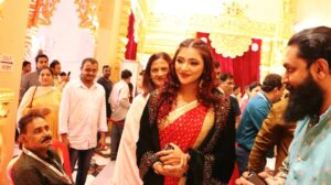 Nikita Ghag Instagram - ✨ A night filled with devotion, grace & celebration at Andheri Cha Raja 🙏🌸
The divine vibes, the beautiful pandal, and the festive spirit made it truly magical!
Thank you @andhericharajatm for the warm welcome 💛✨
#AndheriChaRaja #Ganpati2025 #GaneshUtsav #GaneshChaturthi #GanpatiCelebration #GanpatiBappaMorya #FestiveVibes #MumbaiGanpati #DevotionAndTradition #CulturalVibes #GaneshMahotsav #BlessingsOfBappa