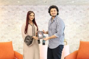 Nikita Ghag Instagram - A special moment 📖🦁 Sharing Roar Like a Lioness with Namashi Chakraborty 🌟
#BookLaunch #RoaringLioness #NamashiChakraborty