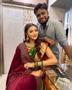 Nikita Ghag Instagram - Festivals become even more special when celebrated with your best friend by your side 💫🙏
Here’s to creating memories, sharing laughter, and spreading festive cheer together! ❤️✨"
#FestiveVibes #BestFriendGoals #FriendshipForever #GanpatiCelebration #GoldenMoments #Togetherness #FestiveFeels #CelebratingFriendship #Ganpati2025 #BondBeyondWords