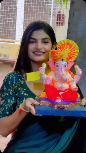 Nikita Kumawat Instagram - Ganpati Bappa Morya 🙏🏻🐁
Mangal Murti Morya 🌸🤗
#ganpati #ganeshchaturthi #ganesha #ganeshutsav #gandevtay