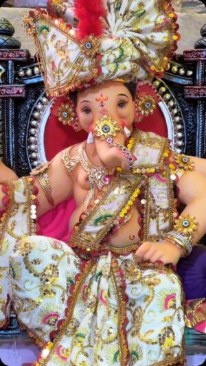 Nikita Kumawat Instagram - Inki Aankhe Sukoon Haii 🥹♥️🙏🏻
#ganpati #ganeshchaturthi #ganesha #ganeshutsav #gandevtay