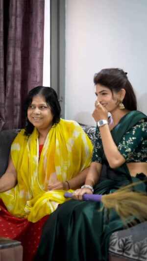 Nikita Kumawat Instagram - Esii Saasu Mom Sabhii Ko Mile 😅🤣 (Wait For Twist)
@sapnadas176
#nikksfamily #reels #comedy #funny