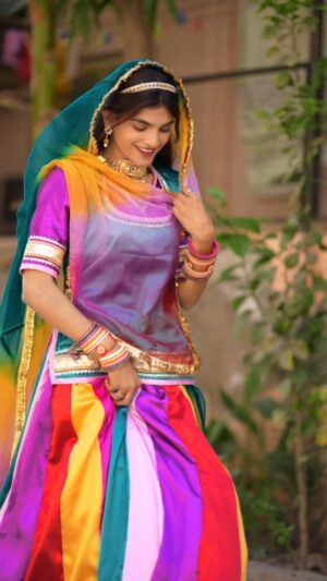 Nikita Kumawat Instagram - Kya Aapne Mere Slow Mo Miss Kiye ?? 🤗😍
Beautiful Poshak By :~ @diya__creation_
#nikksfamily #reels