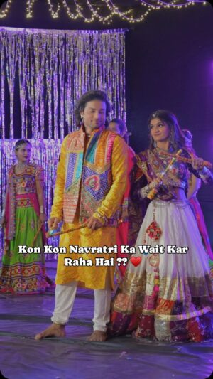 Nikita Kumawat Instagram - Tag Karo Jiske Sath Aap Is Sal Garba Khelna Chahte Ho ♥️🦚
#niksh @shrikkrish
#reels #nikksfamily #garba #navratri