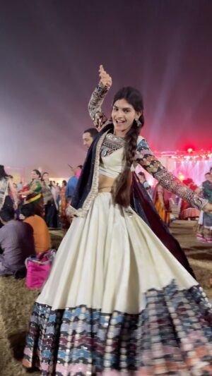Nikita Kumawat Instagram - Toh Aaj Aap Garba Khelne Kaha Jane Wale Ho ??
Outfit By :~ @nancyboutique33 ♥️
#nikksfamily #reels #navratri #galgoto