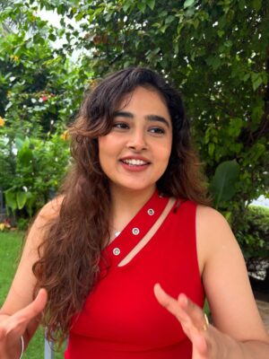 Nikita Lakhwani Instagram - Bhai bandhi kitna baat karti hai bandh hi nahi hoti