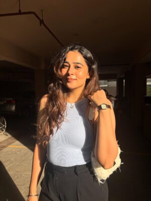 Nikita Lakhwani Instagram - Jaha dhup aa jaye waha khadi ho jati hai 🥰